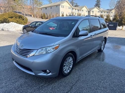 2017 Toyota Sienna XLE