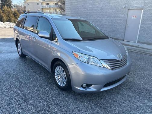 2017 Toyota Sienna XLE