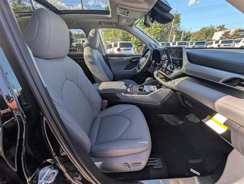 2025 Toyota Highlander Platinum