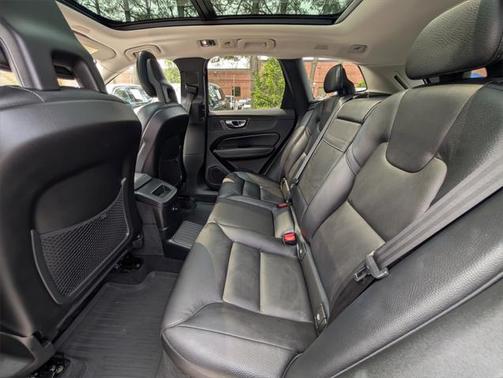 2018 Volvo XC60 Recharge Plug-In Hybrid T8 Inscription