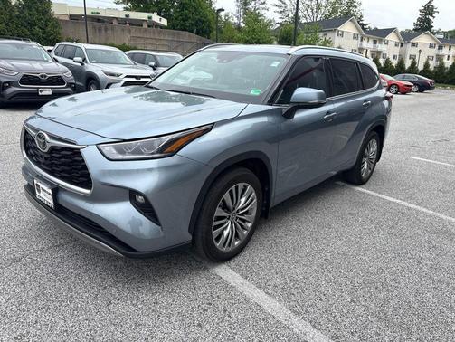 Moon Dust 2024 Toyota Highlander Platinum