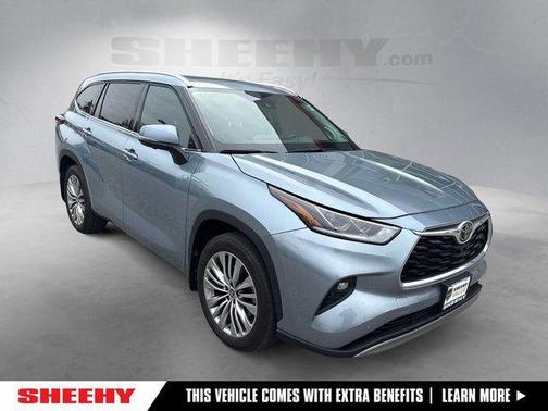 Moon Dust 2024 Toyota Highlander Platinum