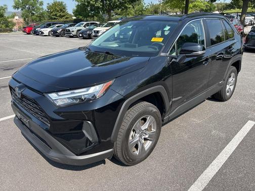 2022 Toyota RAV4 Hybrid XLE
