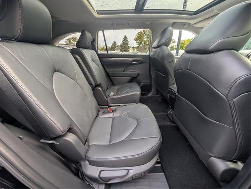 2025 Toyota Highlander Platinum