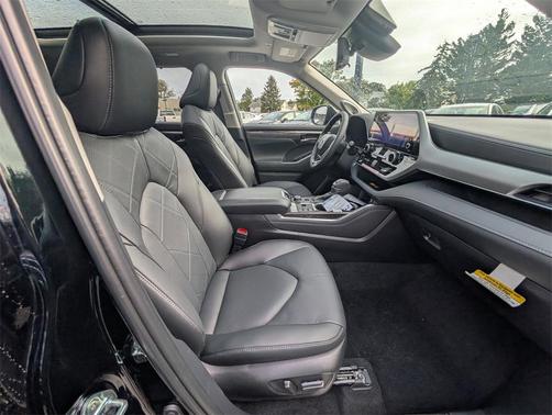 2025 Toyota Highlander Platinum