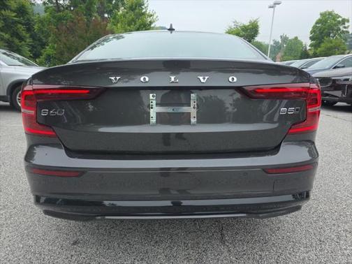 2024 Volvo S60 B5 Core Dark Theme