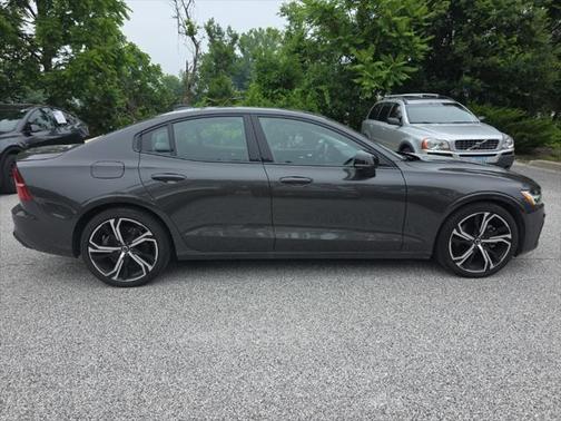 2024 Volvo S60 B5 Core Dark Theme