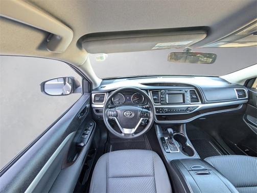 2016 Toyota Highlander LE