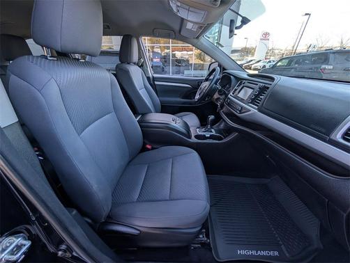 2016 Toyota Highlander LE