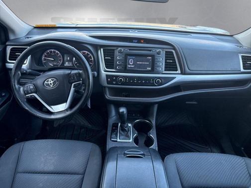 2016 Toyota Highlander LE