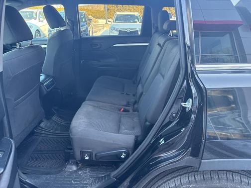 2016 Toyota Highlander LE