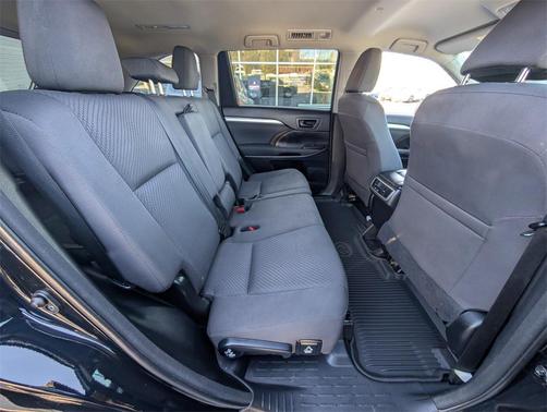 2016 Toyota Highlander LE