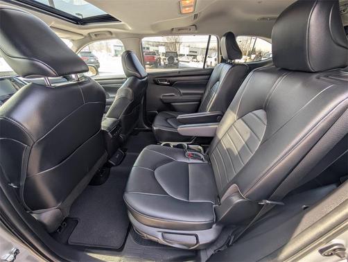 2022 Toyota Highlander Hybrid XLE