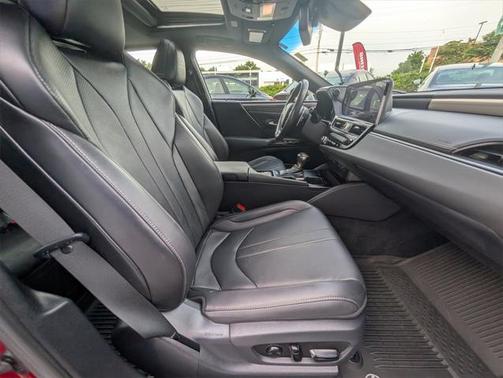 2023 Lexus ES 300h F SPORT Handling