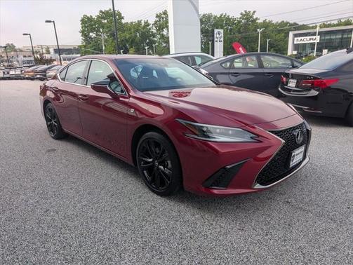 2023 Lexus ES 300h F SPORT Handling