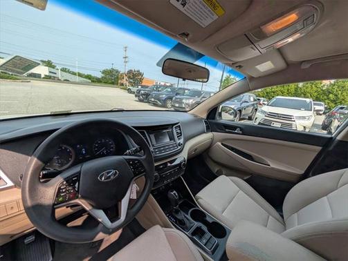 2017 Hyundai TUCSON SE