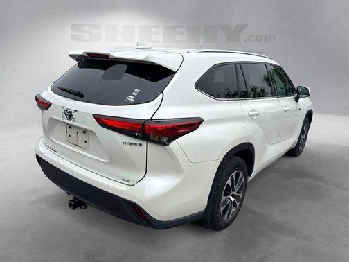 Blizzard Pearl 2020 Toyota Highlander Hybrid XLE