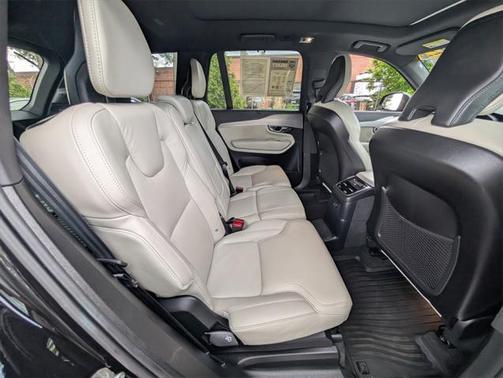 2022 Volvo XC90 Recharge Plug-In Hybrid T8 R-Design 7 Passenger