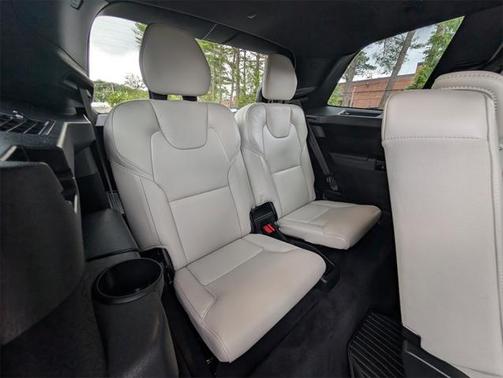 2022 Volvo XC90 Recharge Plug-In Hybrid T8 R-Design 7 Passenger