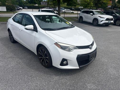 Super White 2016 Toyota Corolla S Plus