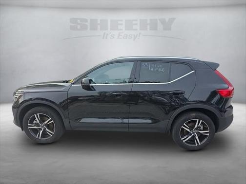 2025 Volvo XC40 B5 Core Bright Theme