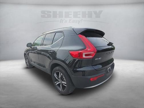 2025 Volvo XC40 B5 Core Bright Theme