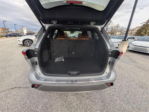 2025 Toyota Highlander Platinum