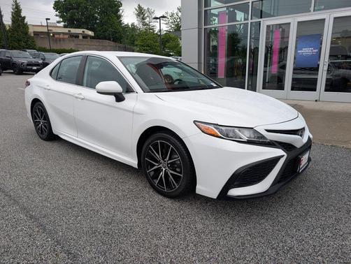 Super White 2021 Toyota Camry SE