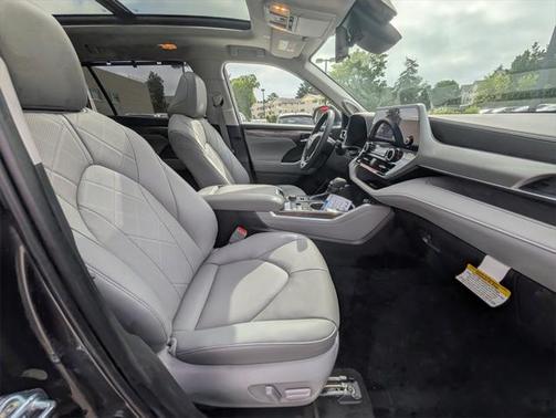 2025 Toyota Highlander Platinum