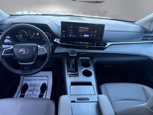 Wind Chill Pearl 2025 Toyota Sienna XLE