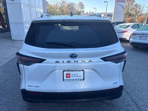 Wind Chill Pearl 2025 Toyota Sienna XLE