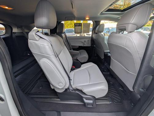 Wind Chill Pearl 2025 Toyota Sienna XLE