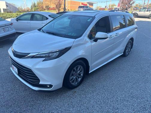 Wind Chill Pearl 2025 Toyota Sienna XLE