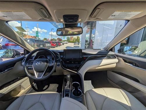 2022 Toyota Camry Hybrid XLE