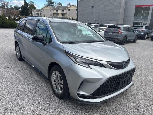 2022 Toyota Sienna XSE 7 Passenger