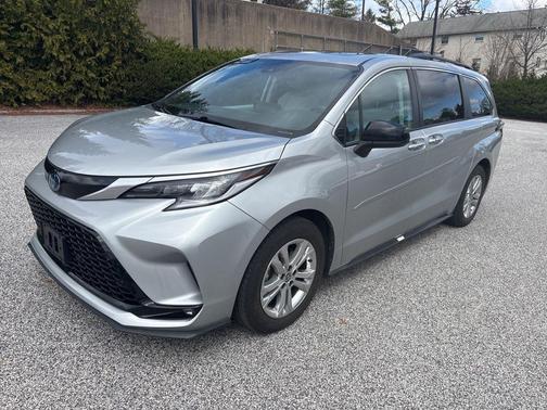 2022 Toyota Sienna XSE 7 Passenger