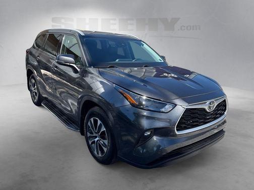 Magnetic Gray Metallic 2022 Toyota Highlander XLE