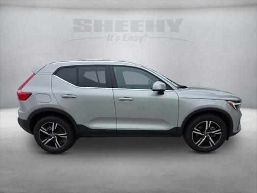 2025 Volvo XC40 B5 Core Bright Theme
