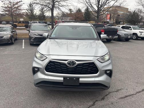 2022 Toyota Highlander LE