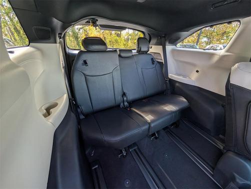 2025 Toyota Sienna Platinum