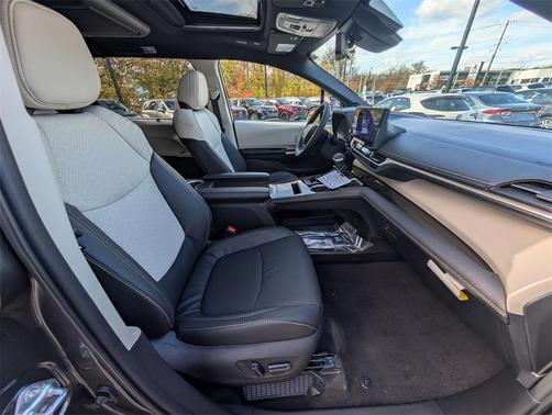 2025 Toyota Sienna Platinum