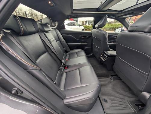 2024 Toyota Crown Platinum