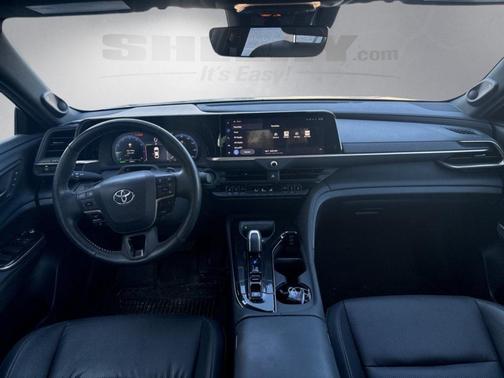 2024 Toyota Crown Platinum