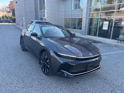 2024 Toyota Crown Platinum