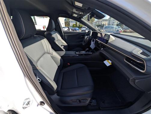 2025 Toyota Crown Signia XLE