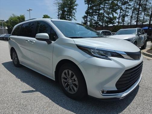 2023 Toyota Sienna XLE 7 Passenger