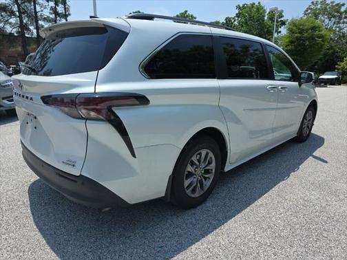 2023 Toyota Sienna XLE 7 Passenger