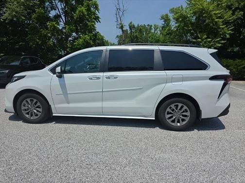 2023 Toyota Sienna XLE 7 Passenger