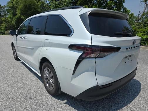 2023 Toyota Sienna XLE 7 Passenger