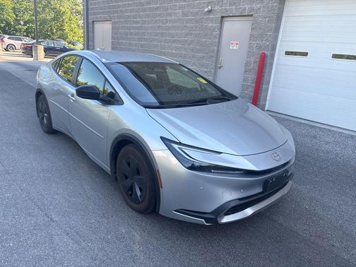 Cutting Edge 2024 Toyota Prius Prime SE